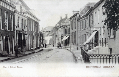 11823 Gezicht in de Herenstraat te Rhenen, uit het oosten.